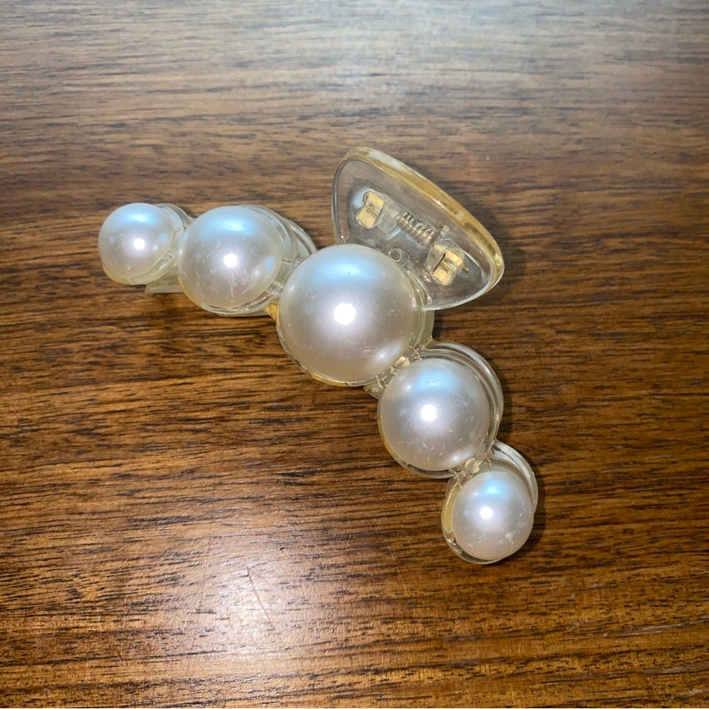 Pearl Hair Clip